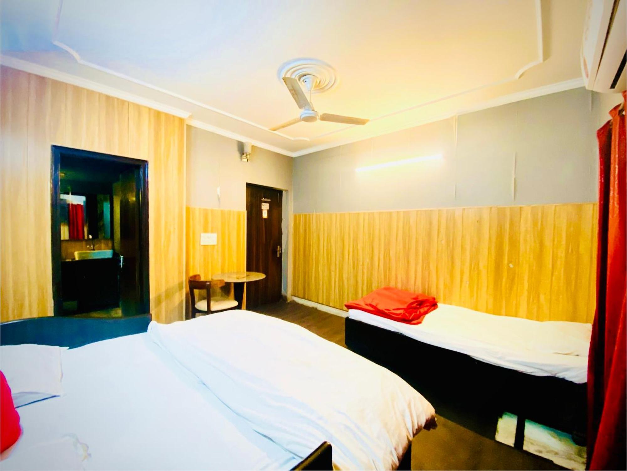 Hotel Osakataj Agra  Esterno foto